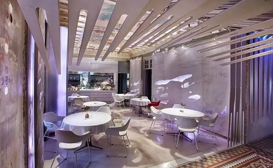 Descubre los Mejores Restaurantes en Barcelona: Experiencias Gastronómicas Inolvidables 2024 17 Alkimia restaurant Barcelona Salón principal