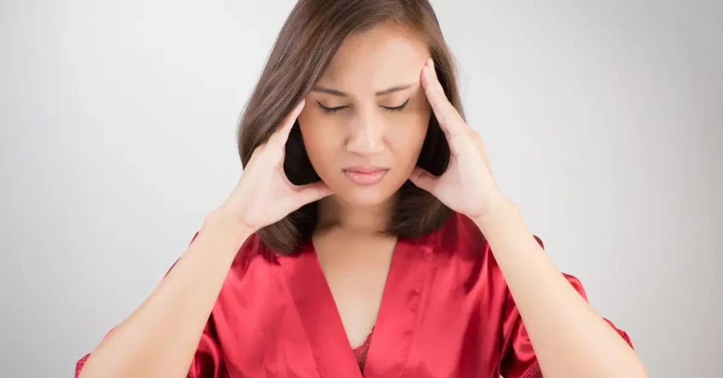 Fibromialgia y su relación con el síndrome de fatiga crónica 4 Mujer con dificulta para concentrarse