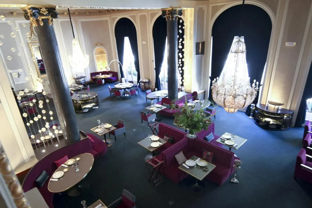 Descubre los Mejores Restaurantes en Barcelona: Experiencias Gastronómicas Inolvidables 2024 9 Salón del restaurante Caelis Barcelona
