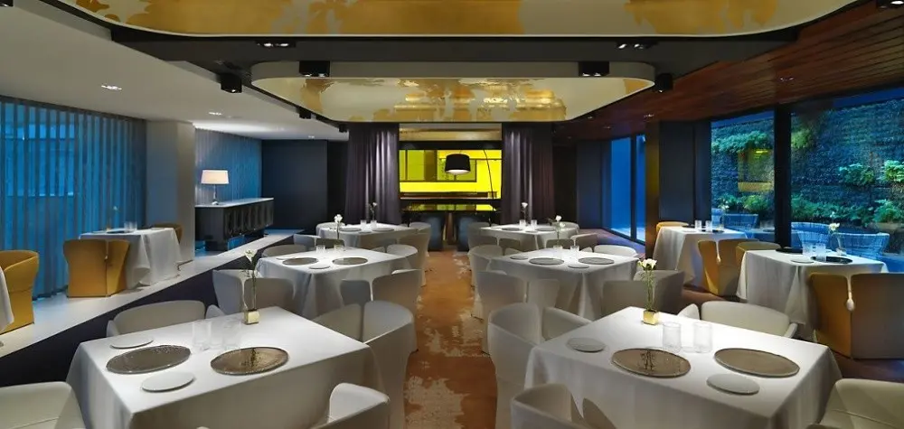 Descubre los Mejores Restaurantes en Barcelona: Experiencias Gastronómicas Inolvidables 2024 10 Salón del restaurante Moments